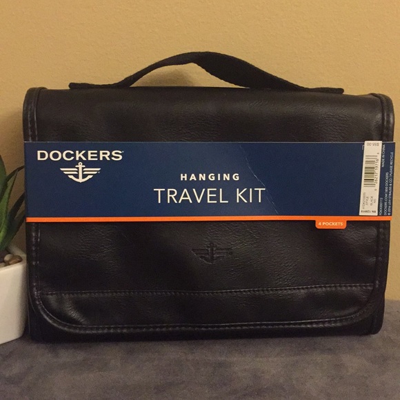 Dockers Hanging Travel Kit dockers hanging travel kit